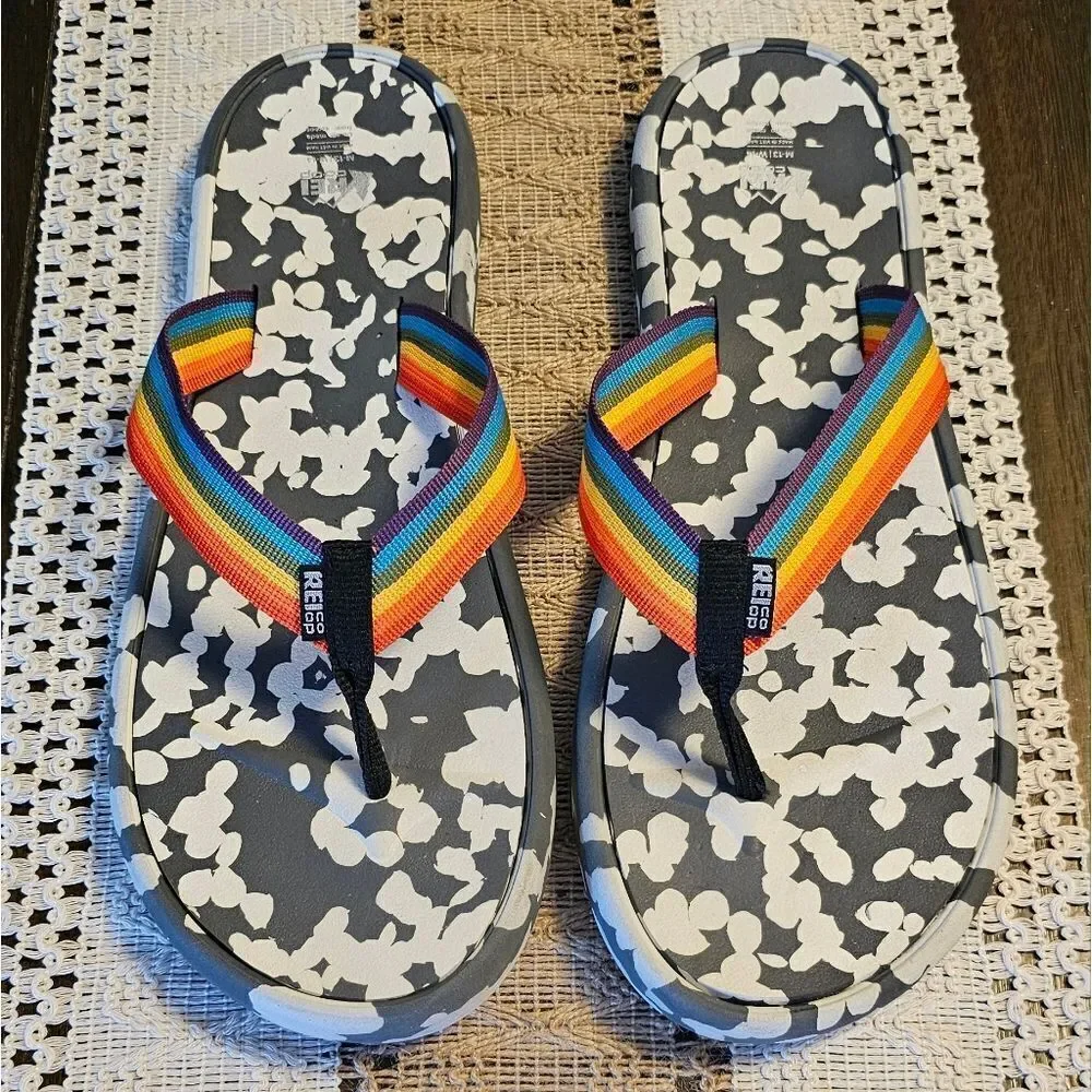 REI Co-op Flip Flops - Picture 1 of 3